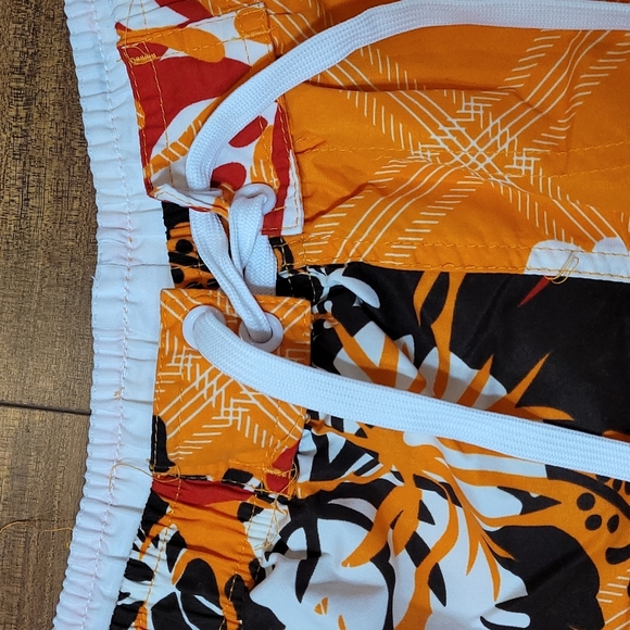 Men's 10,000 ft Bathing Suit/Trunks Size Large - Picture 2 of 5